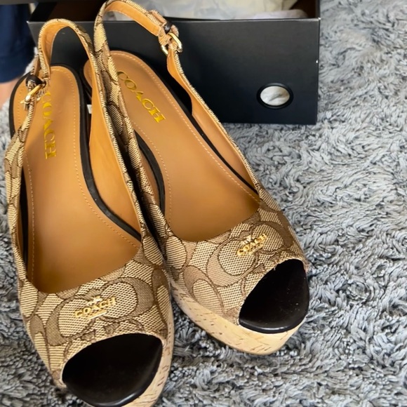 Women’s Coach heels - Picture 2 of 2